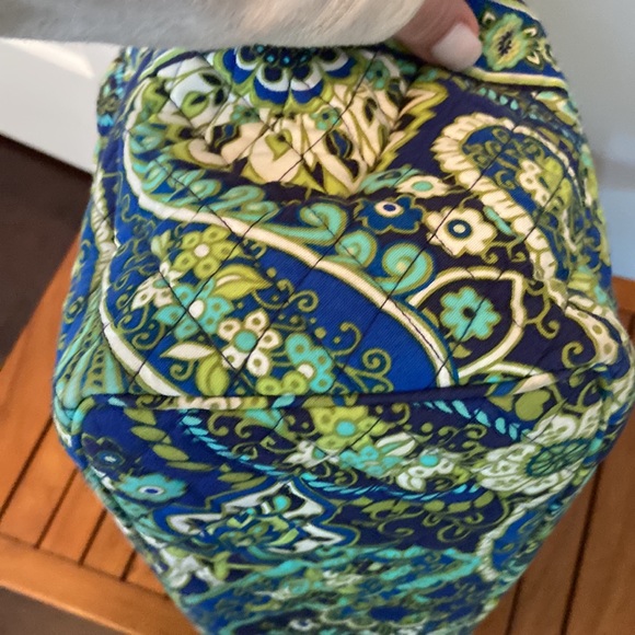 Vera Bradley Pleated Tote + Trifold Wallet Set in Rhythm and Blues (Retired) - Picture 13 of 13